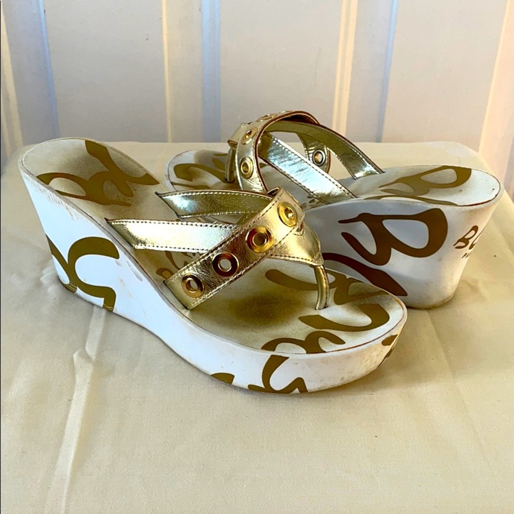 BCBG white platform shoes